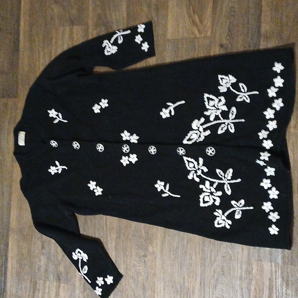 Venezia Vitale Black & White Embroidered Knit Coatigan.